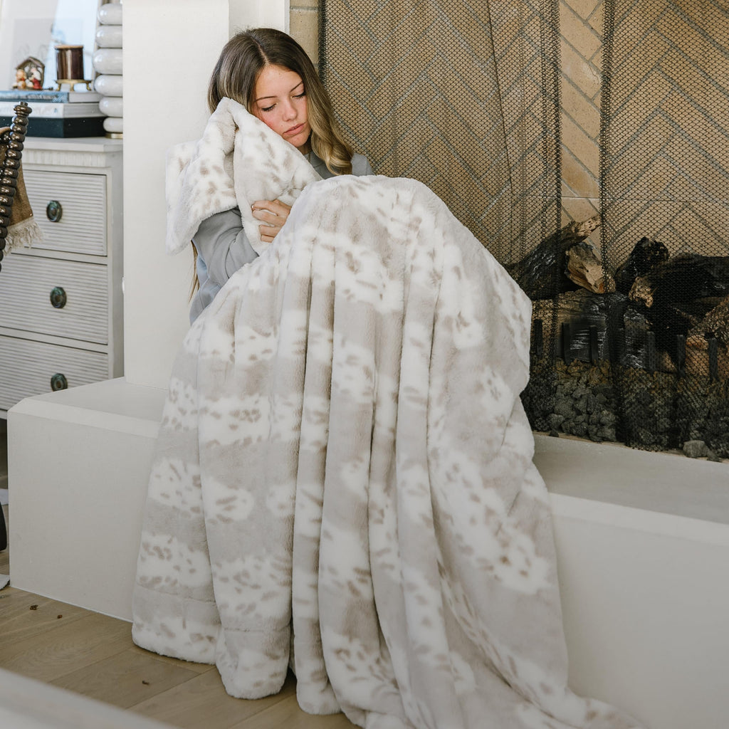 Ultra-Soft Faux Fur Throw Blanket